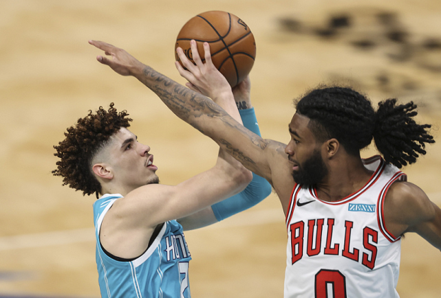 滨江江南体育中心-骑士擒下黄蜂，拉文独揽28分的简单介绍